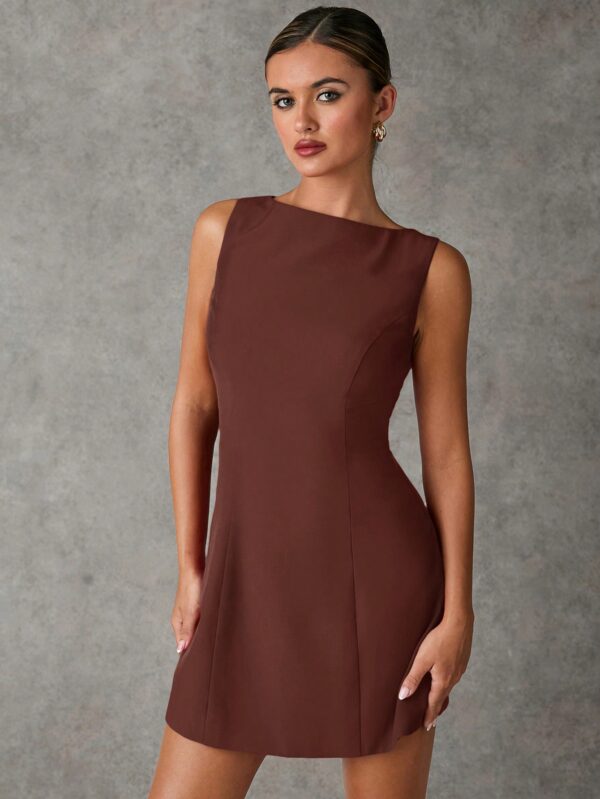 Vestido Elegante Sin Mangas con Espalda Descubierta y Corte A - Image 8