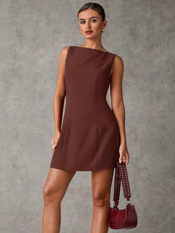 Vestido Elegante Sin Mangas con Espalda Descubierta y Corte A - Image 10
