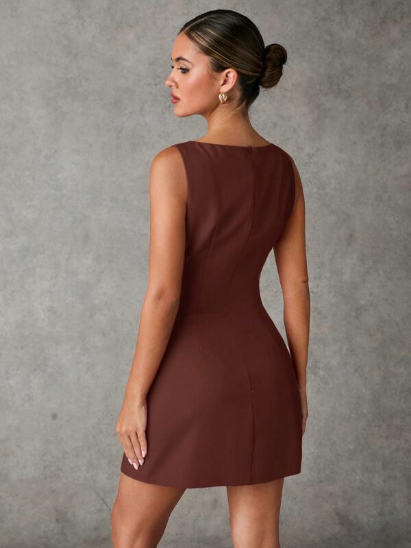 Vestido Elegante Sin Mangas con Espalda Descubierta y Corte A - Image 11