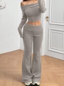 Set de Top Corto y Pantalones Acampanados con Hombros Descubiertos