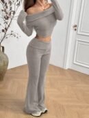 Set de Top Corto y Pantalones Acampanados con Hombros Descubiertos