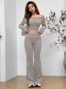 Set de Top Corto y Pantalones Acampanados con Hombros Descubiertos