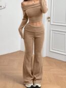 Set de Top Corto y Pantalones Acampanados con Hombros Descubiertos
