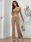 Set de Top Corto y Pantalones Acampanados con Hombros Descubiertos