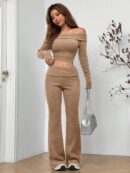 Set de Top Corto y Pantalones Acampanados con Hombros Descubiertos