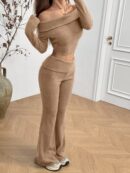 Set de Top Corto y Pantalones Acampanados con Hombros Descubiertos