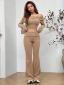 Set de Top Corto y Pantalones Acampanados con Hombros Descubiertos