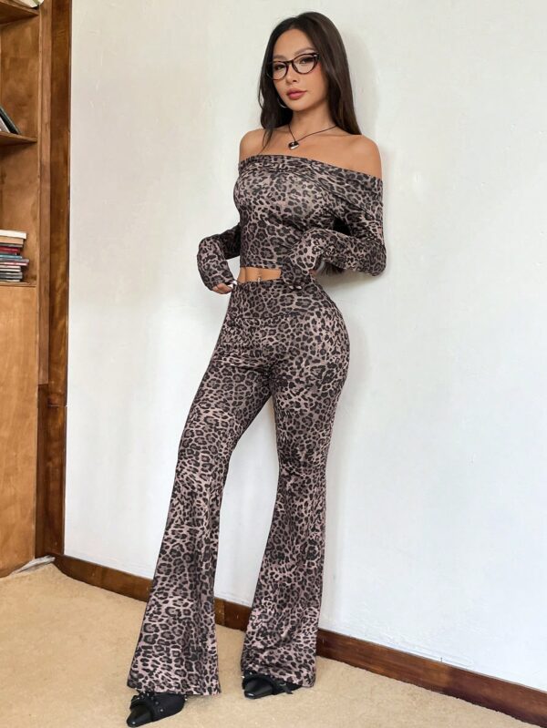 Set de Top Corto y Pantalones Acampanados con Hombros Descubiertos - Image 17