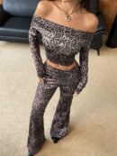 Set de Top Corto y Pantalones Acampanados con Hombros Descubiertos