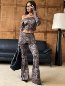 Set de Top Corto y Pantalones Acampanados con Hombros Descubiertos