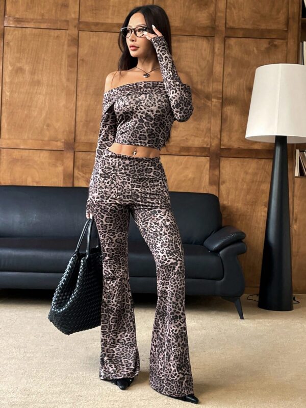 Set de Top Corto y Pantalones Acampanados con Hombros Descubiertos - Image 18