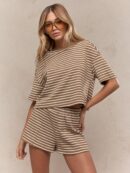 Conjunto Casual de Camiseta y Shorts a Rayas con Hombros Caídos