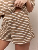 Conjunto Casual de Camiseta y Shorts a Rayas con Hombros Caídos