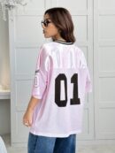 Camiseta Deportiva de Malla con Estampado de Números y Letras