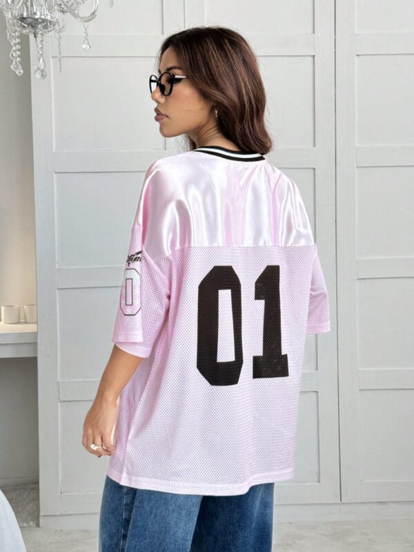 Camiseta Deportiva de Malla con Estampado de Números y Letras - Image 40
