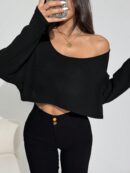 Remera Asimétrica de Manga Larga, Corte Cropped y Cuello Desnudo