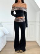 Set de Top Corto y Pantalones Acampanados con Hombros Descubiertos