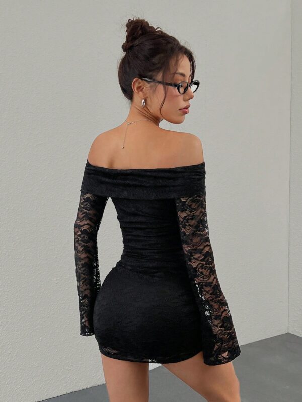 Vestido Bodycon de Encaje con Hombros Descubiertos - Image 2