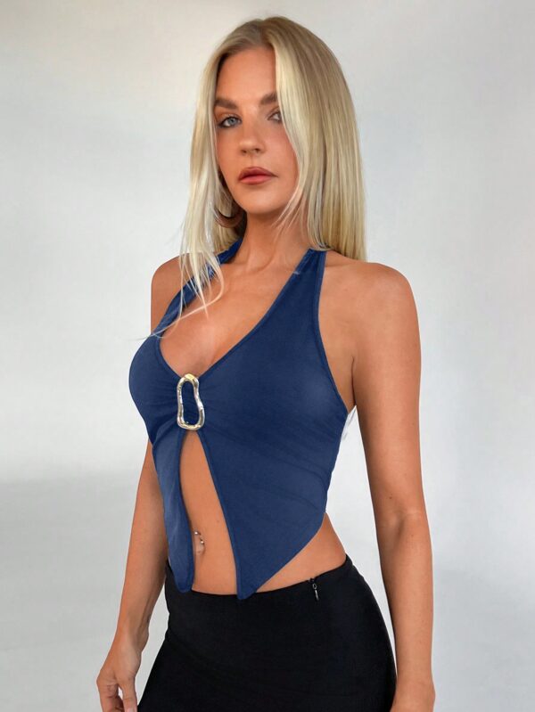 Top Halter Negro con Colgante de Metal y Abertura Frontal - Image 83