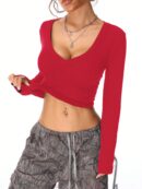 Remera Estilo Y2K con Estampado de Ramas y Escote en V
