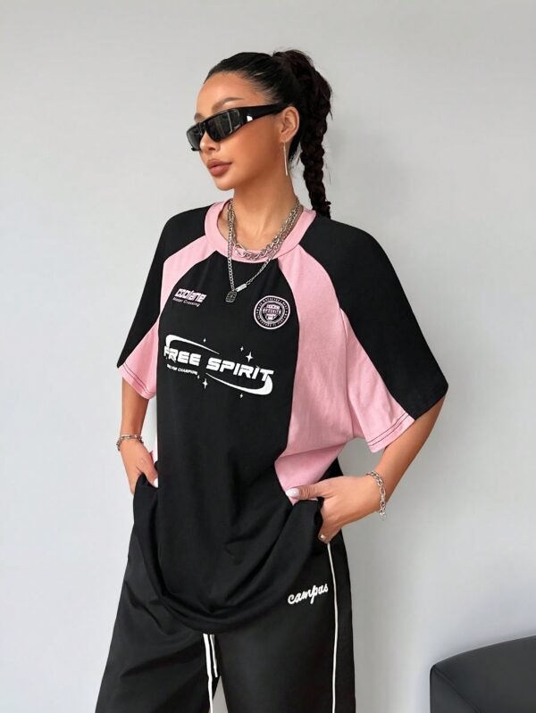 Remera Oversize Deportiva con Estampado de Bloques de Colores