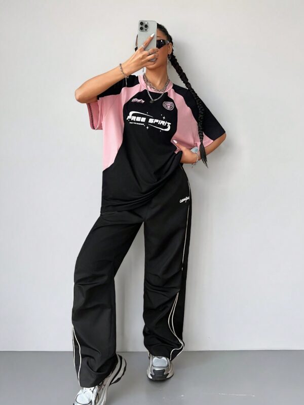 Remera Oversize Deportiva con Estampado de Bloques de Colores - Image 5