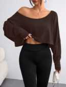Remera Asimétrica de Manga Larga, Corte Cropped y Cuello Desnudo