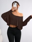 Remera Asimétrica de Manga Larga, Corte Cropped y Cuello Desnudo