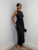 Vestido Largo Elegante con Detalles de Encaje y Abertura