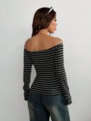 Remera a Rayas Gris y Negro, Hombros Descubiertos, Manga Larga