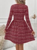Vestido Corto a Cuadros con Manga Larga y Cuello Redondo