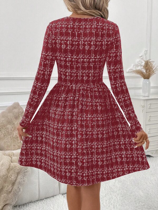 Vestido Corto a Cuadros con Manga Larga y Cuello Redondo - Image 28