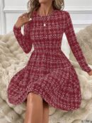 Vestido Corto a Cuadros con Manga Larga y Cuello Redondo