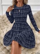 Vestido Corto a Cuadros con Manga Larga y Cuello Redondo