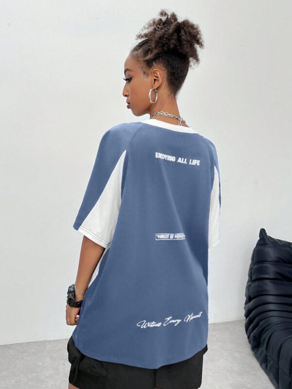 Remera Oversize Deportiva con Estampado de Bloques de Colores - Image 22