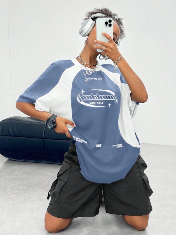 Remera Oversize Deportiva con Estampado de Bloques de Colores - Image 24