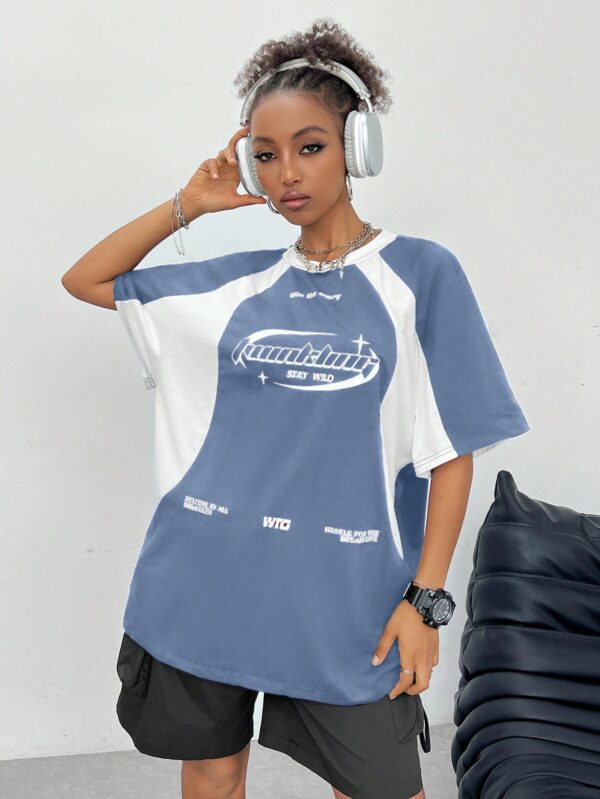 Remera Oversize Deportiva con Estampado de Bloques de Colores - Image 26