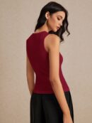 Top de Tanque Estilo Clásico con Botones y Raja Frontal