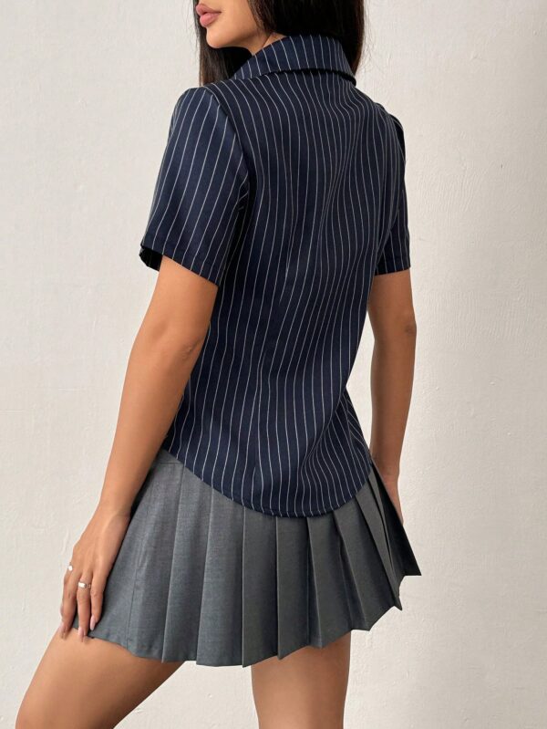 Camisa Rayada de Mujer con Botones y Manga Corta, Ajuste Slim - Image 8