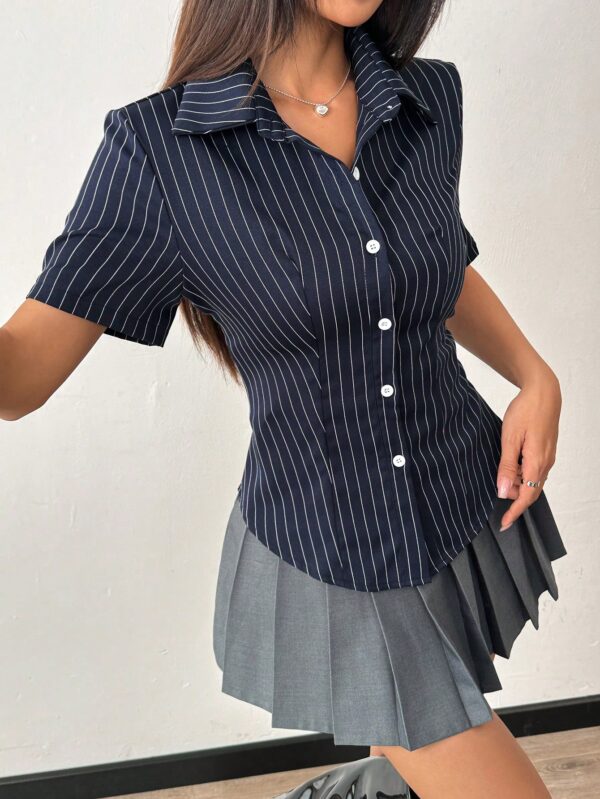 Camisa Rayada de Mujer con Botones y Manga Corta, Ajuste Slim - Image 11