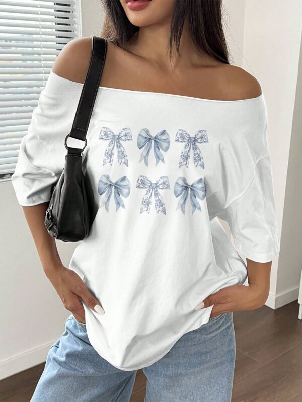 Remera Asimétrica Oversize con Detalles de Encaje y Lazo - Image 3