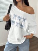 Remera Asimétrica Oversize con Detalles de Encaje y Lazo