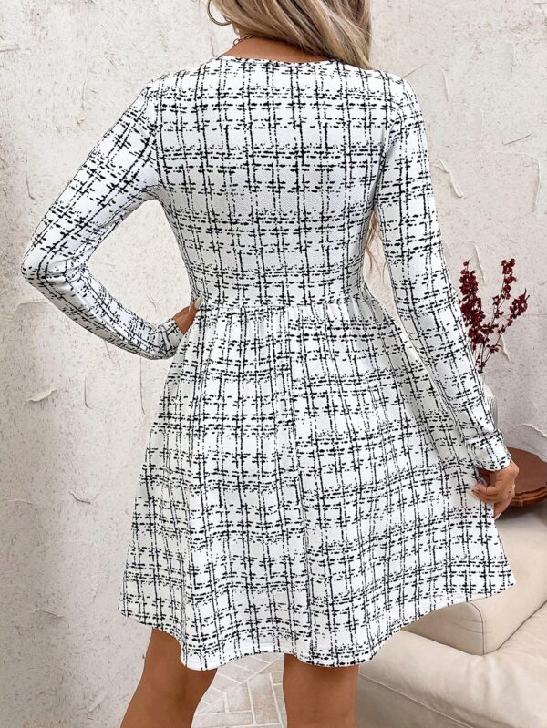 Vestido Corto a Cuadros con Manga Larga y Cuello Redondo - Image 21
