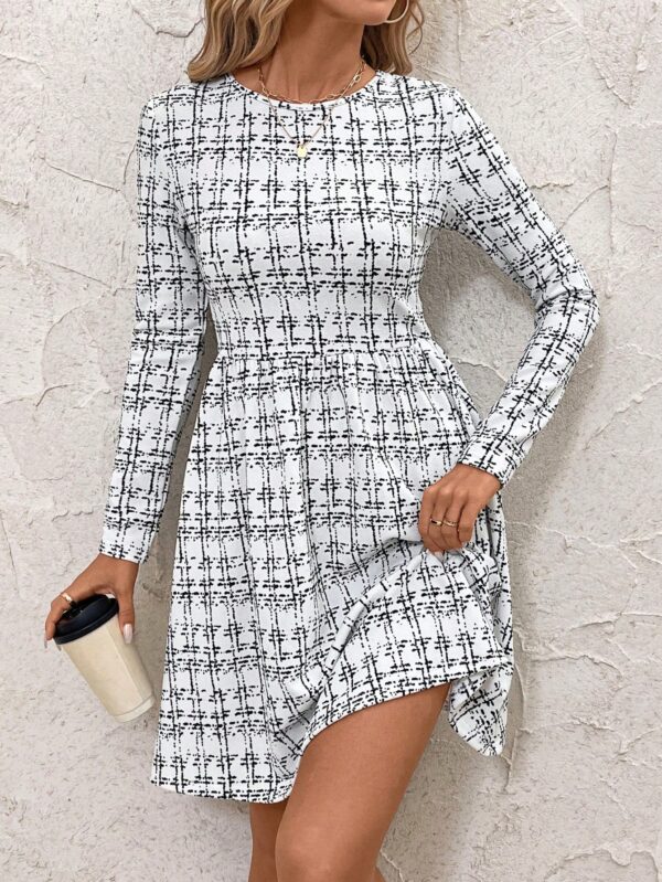 Vestido Corto a Cuadros con Manga Larga y Cuello Redondo - Image 25