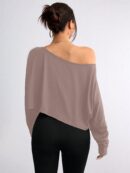 Remera Asimétrica de Manga Larga, Corte Cropped y Cuello Desnudo