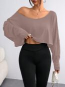 Remera Asimétrica de Manga Larga, Corte Cropped y Cuello Desnudo