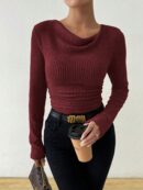Camiseta Asimétrica Vintage con Cuello Drapeado y Manga Larga Ajustada