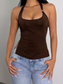 Top Estilo Halter con Espalda Descubierta y Detalles Metálicos
