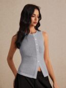 Top de Tanque Estilo Clásico con Botones y Raja Frontal