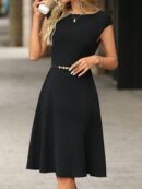 Vestido Mini de Punto Negro Elegante con Cintura Entallada